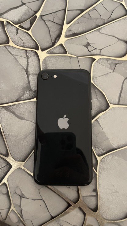 Apple iPhone SE