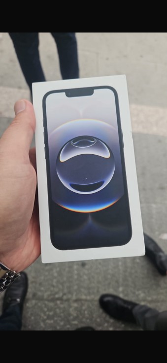 Apple iPhone 16e 128 GB