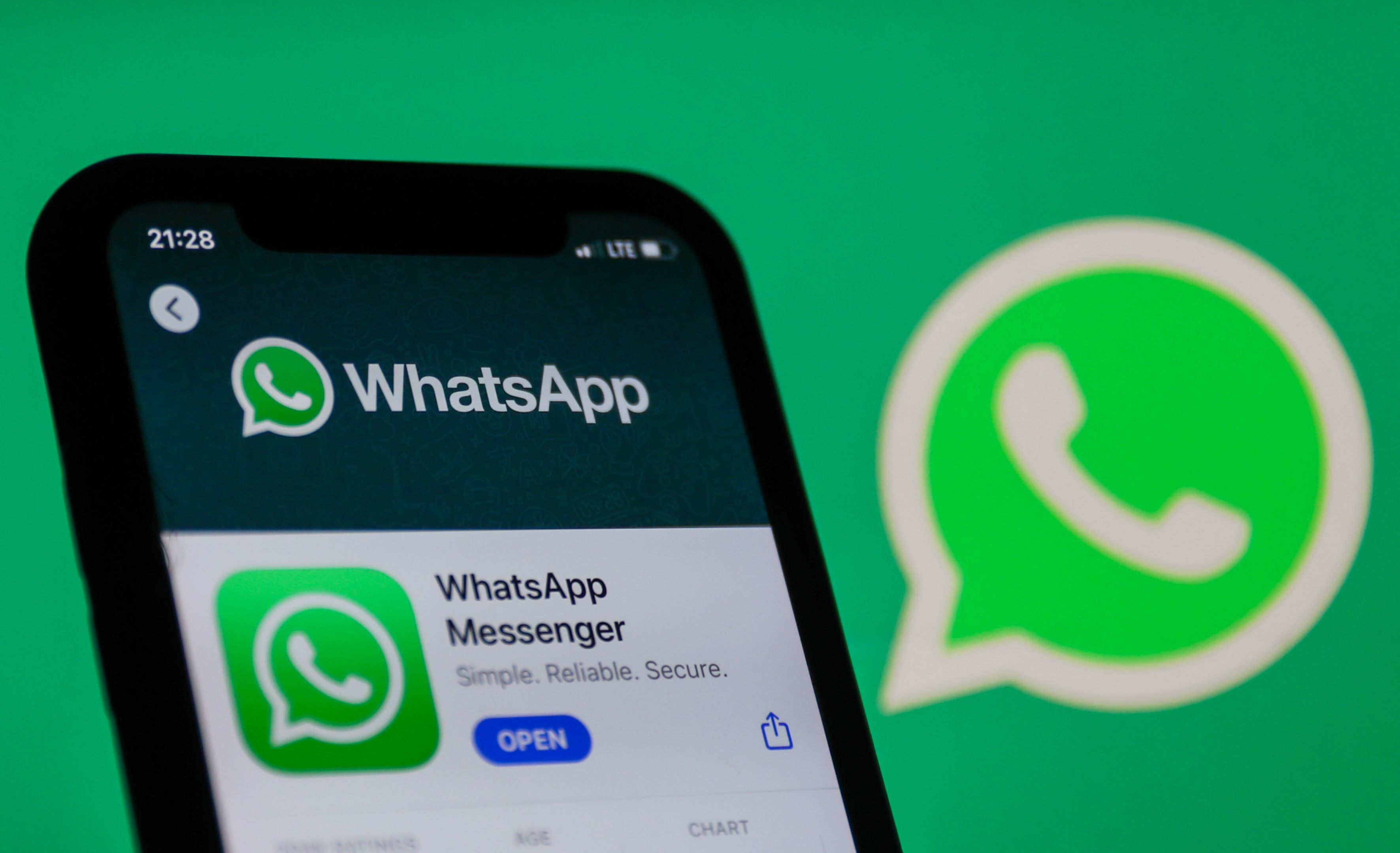 WhatsApp’s new feature: Listening to voice messages in the background